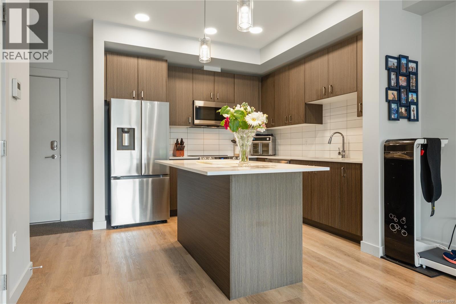 212 140 Jensen Ave W, Parksville