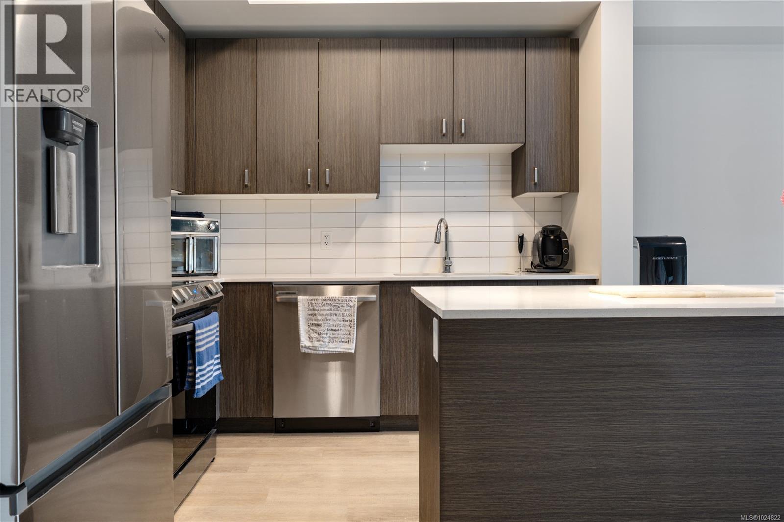 212 140 Jensen Ave W, Parksville