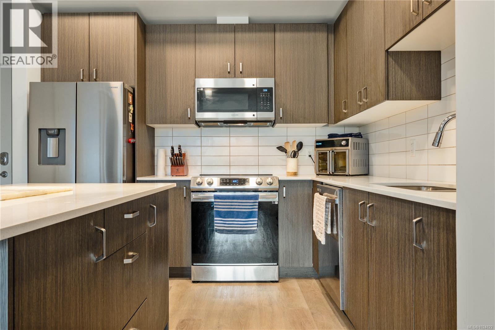 212 140 Jensen Ave W, Parksville