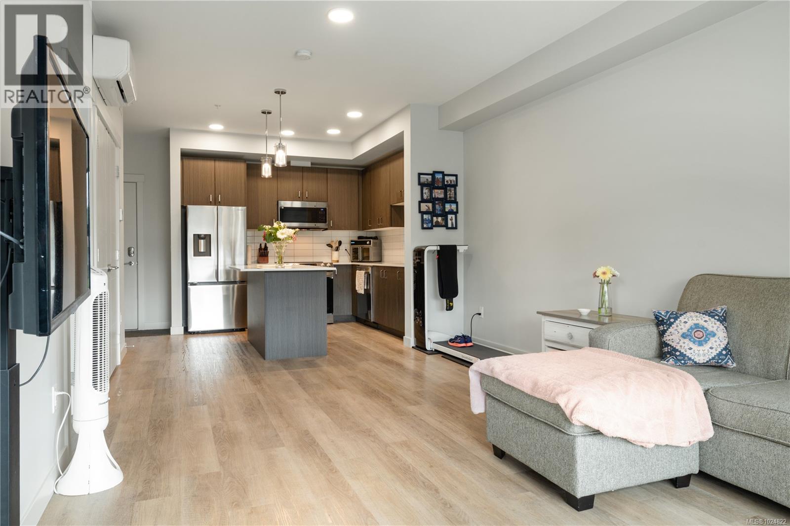 212 140 Jensen Ave W, Parksville