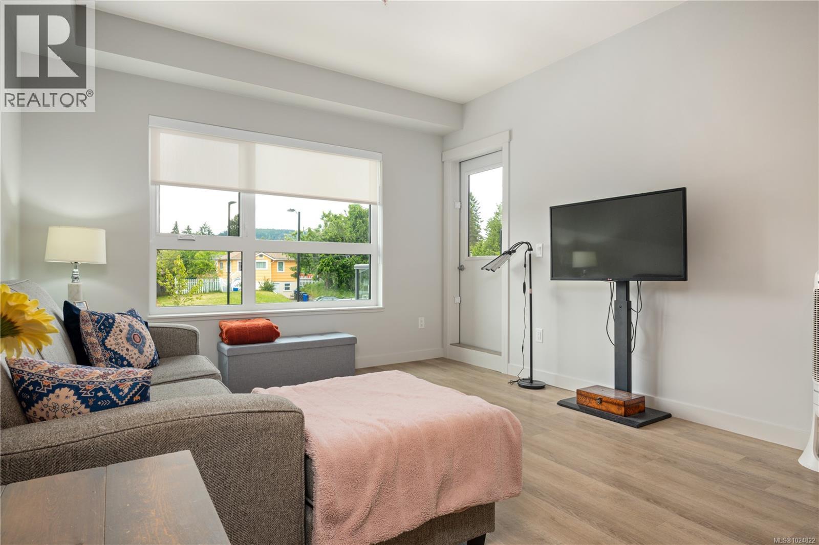 212 140 Jensen Ave W, Parksville