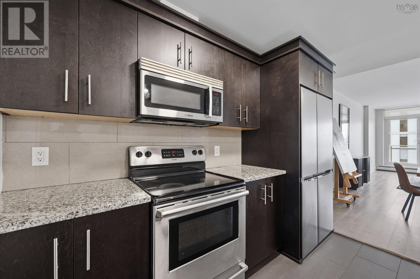 Property 10 of 34 of 806 15 Kings Wharf Place