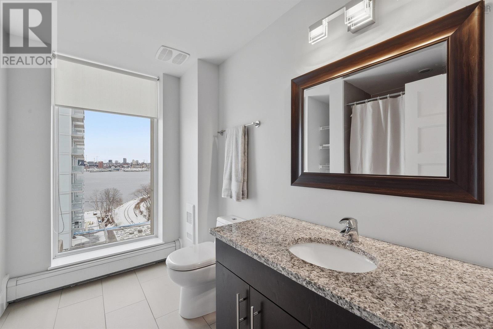 Property 23 of 34 of 806 15 Kings Wharf Place