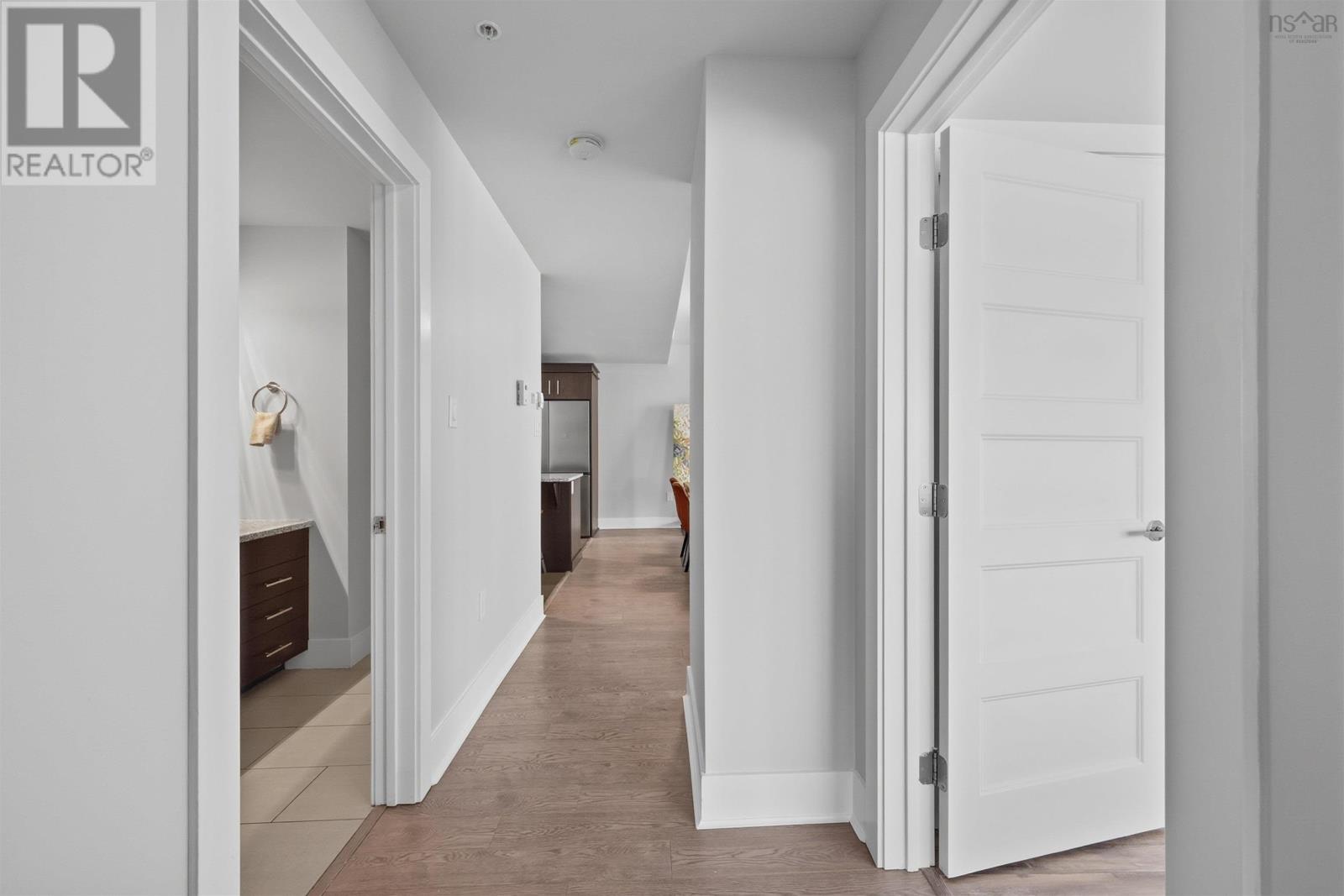 Property 24 of 34 of 806 15 Kings Wharf Place