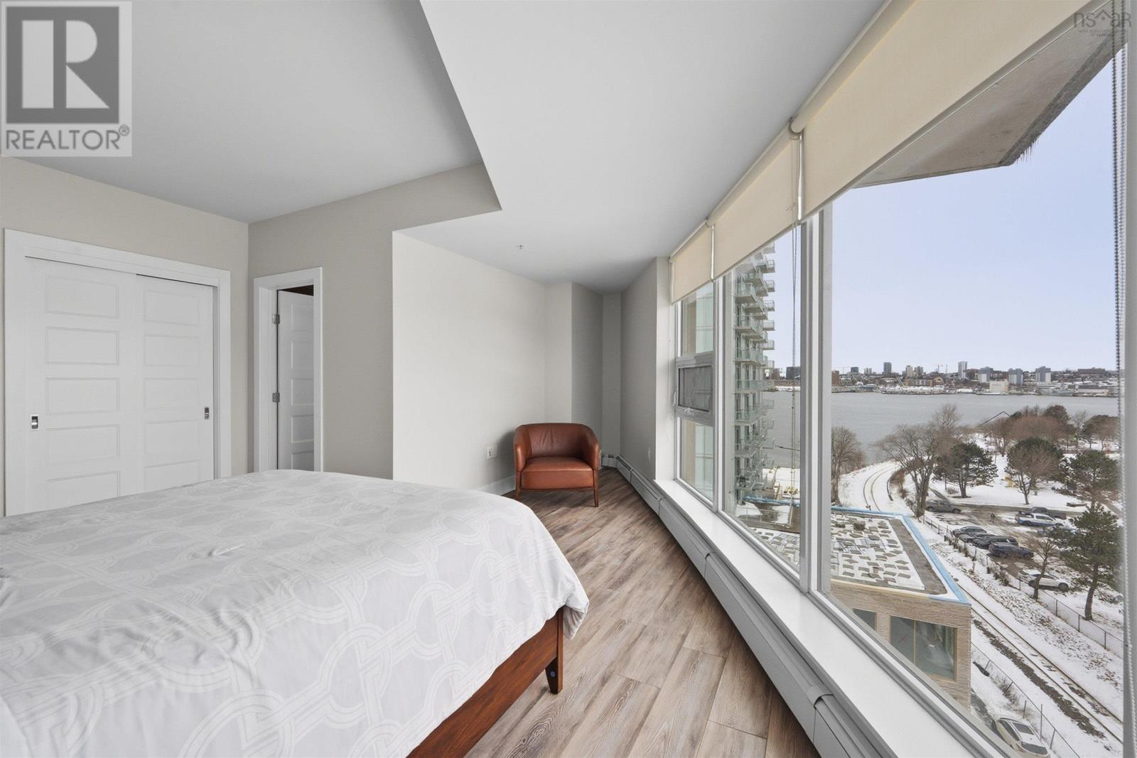 Property 25 of 34 of 806 15 Kings Wharf Place