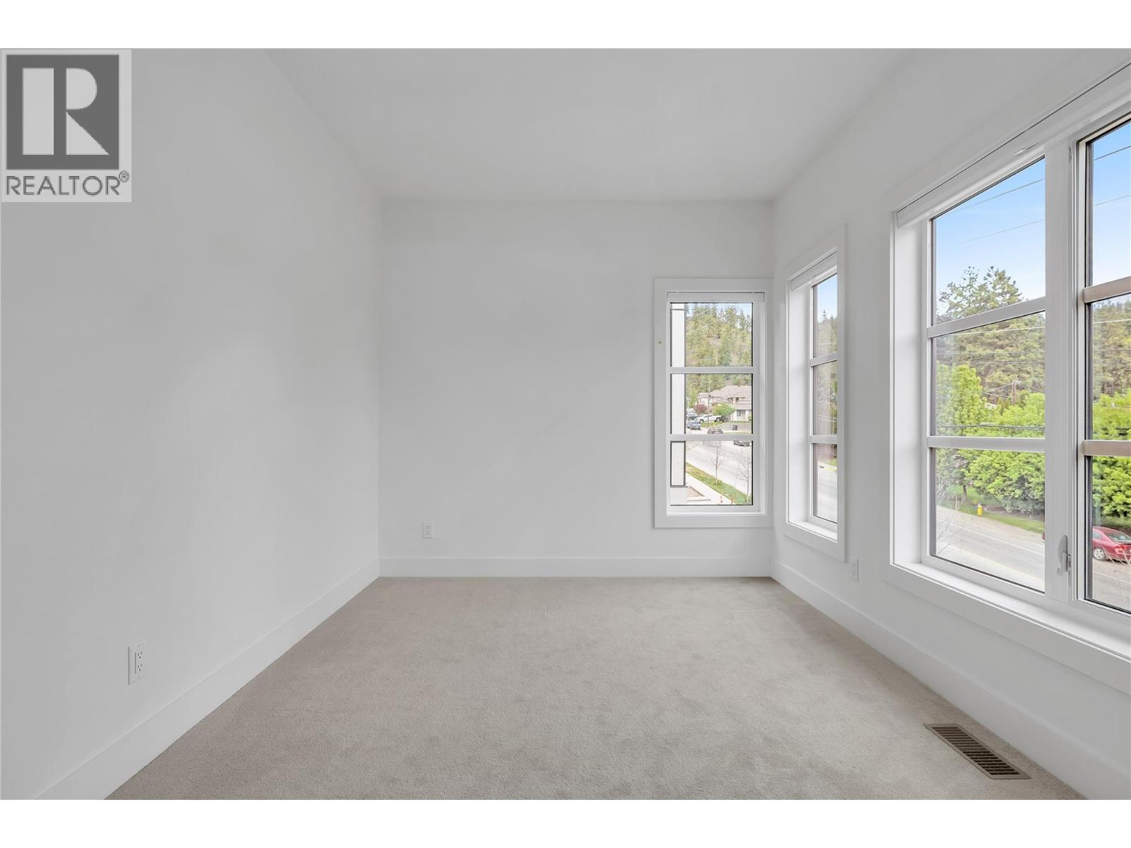 112 1455 Cara Glen Court, Kelowna