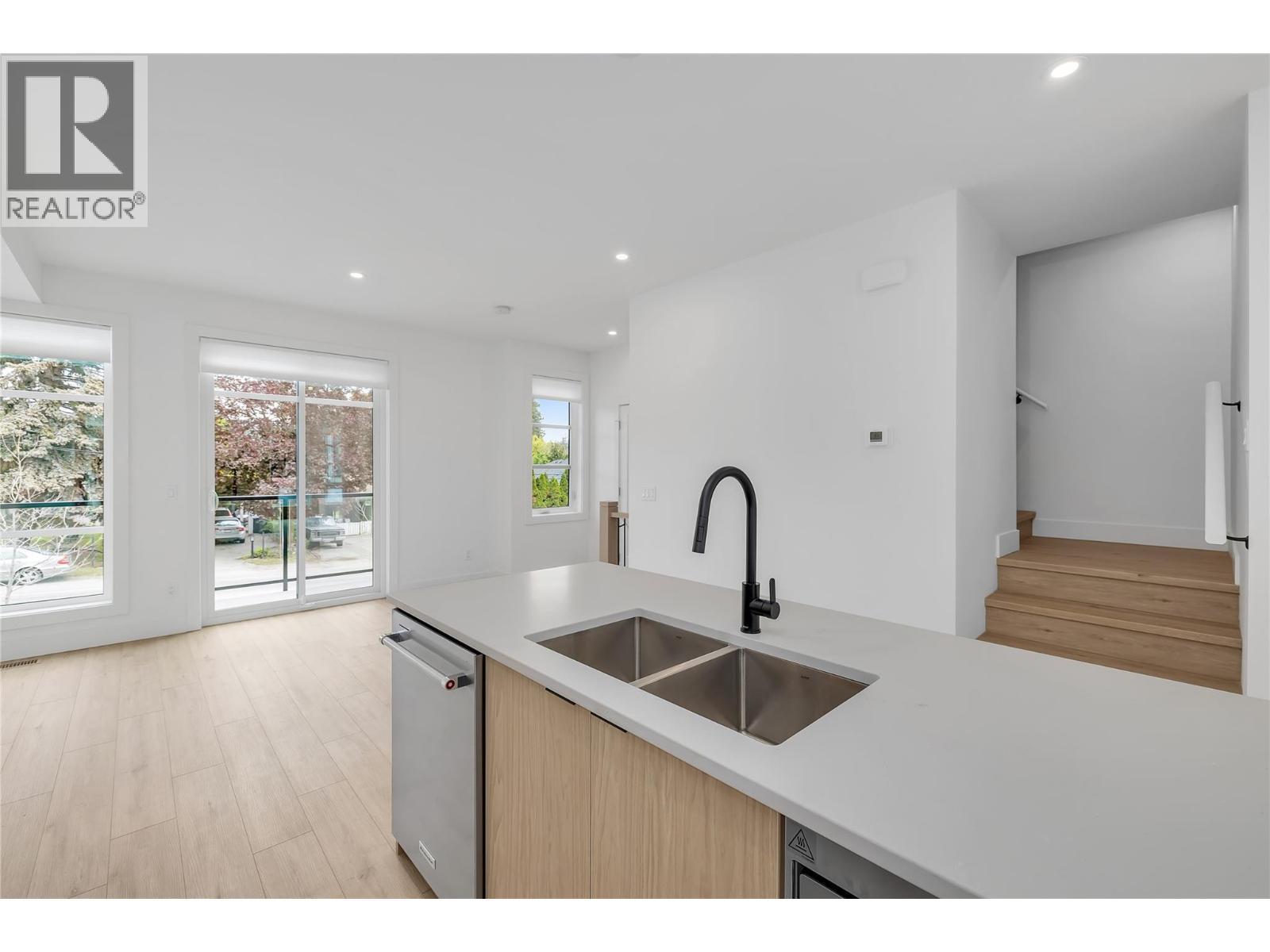 112 1455 Cara Glen Court, Kelowna