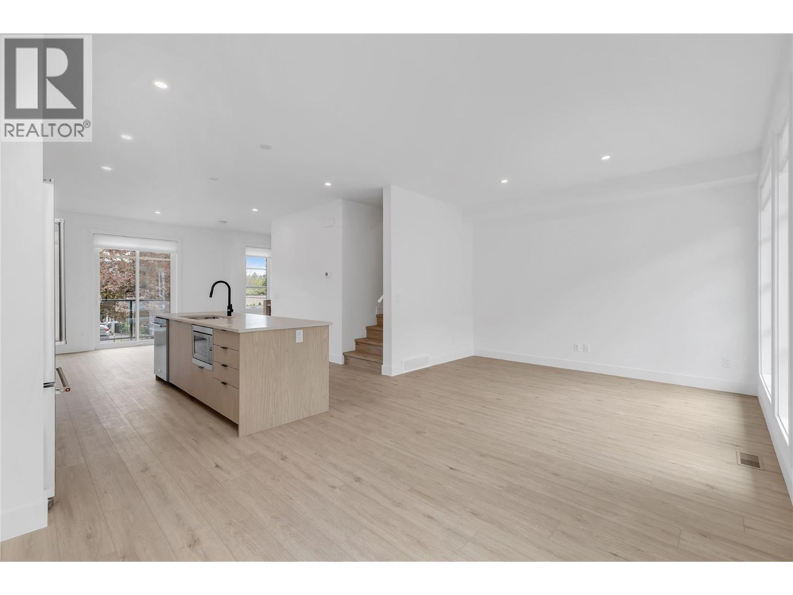 112 1455 Cara Glen Court, Kelowna