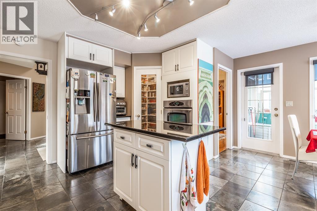 Single Family House for Sale in  Edgeridge Court NW Edgemont Calgary 