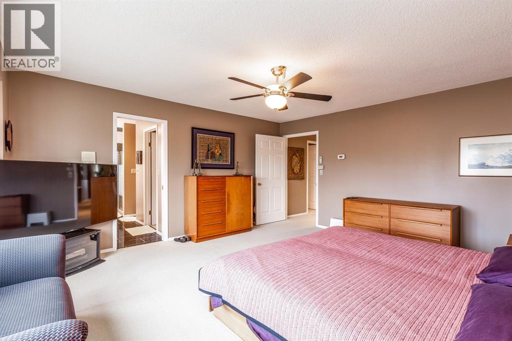 Single Family House for Sale in  Edgeridge Court NW Edgemont Calgary 