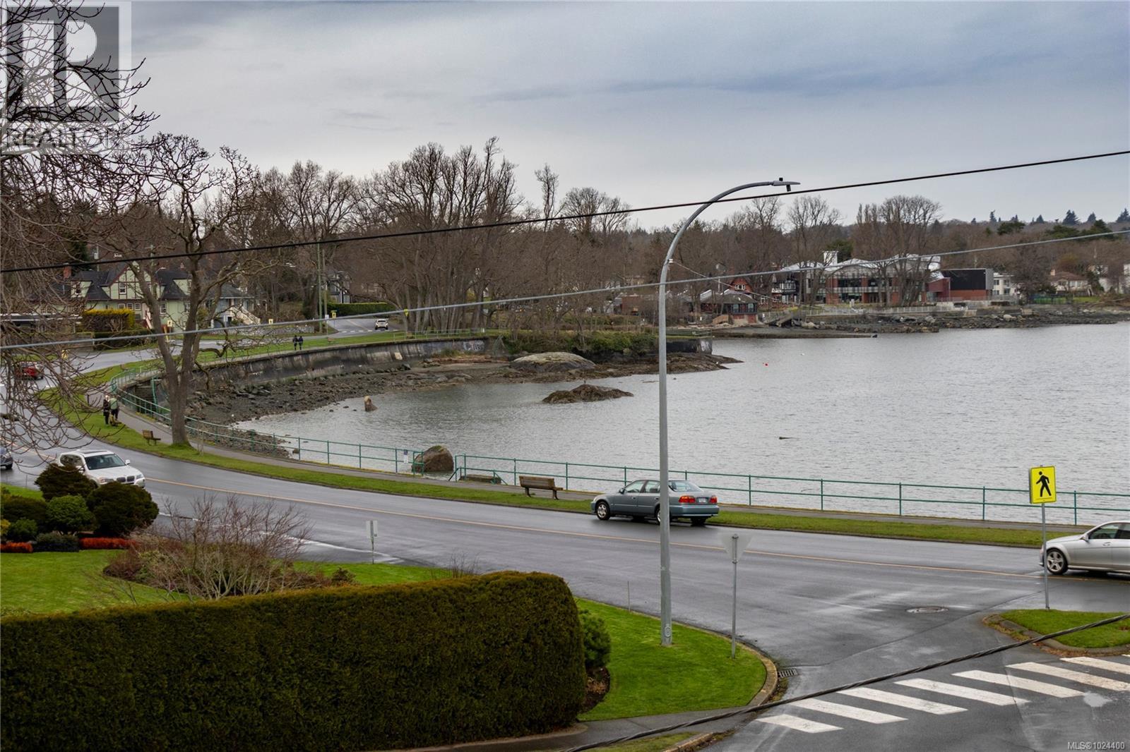 304 2605 Windsor Road, Oak Bay