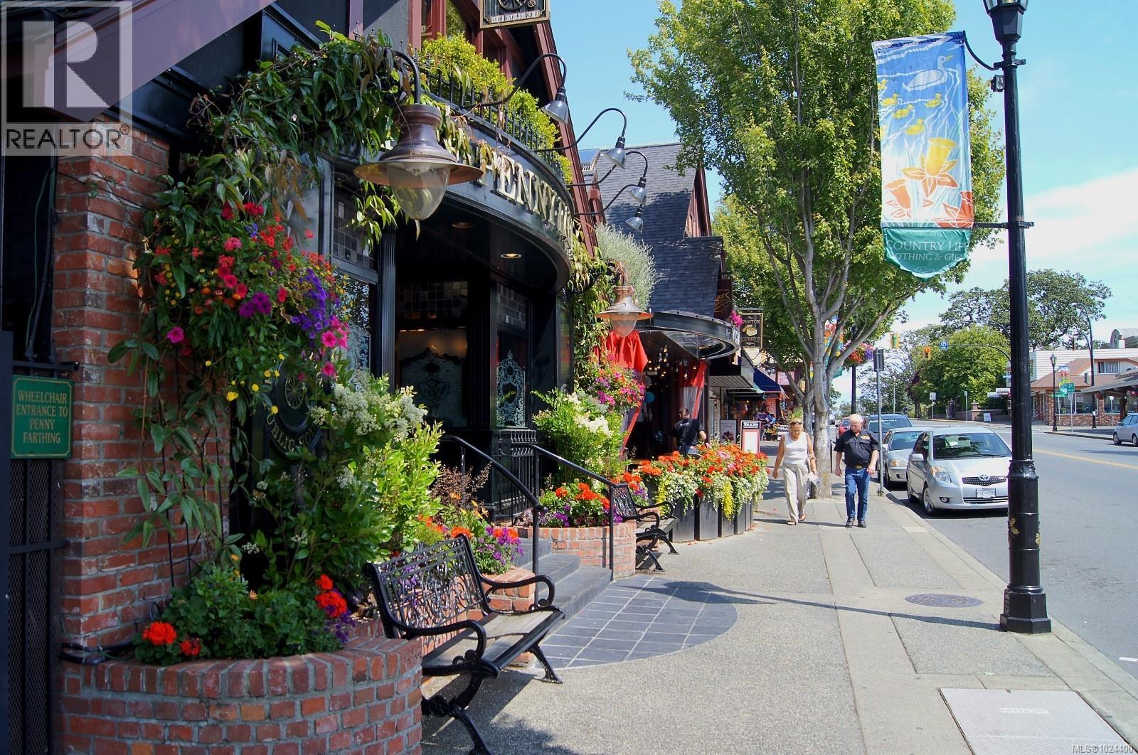 304 2605 Windsor Road, Oak Bay