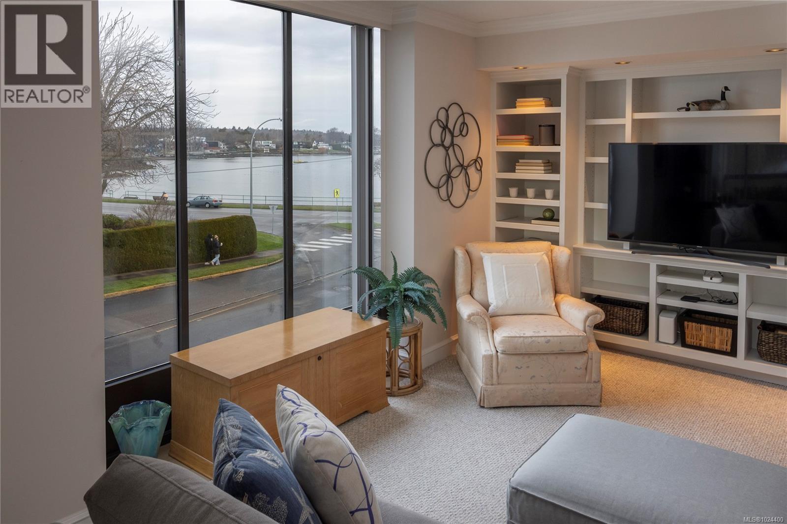 304 2605 Windsor Road, Oak Bay