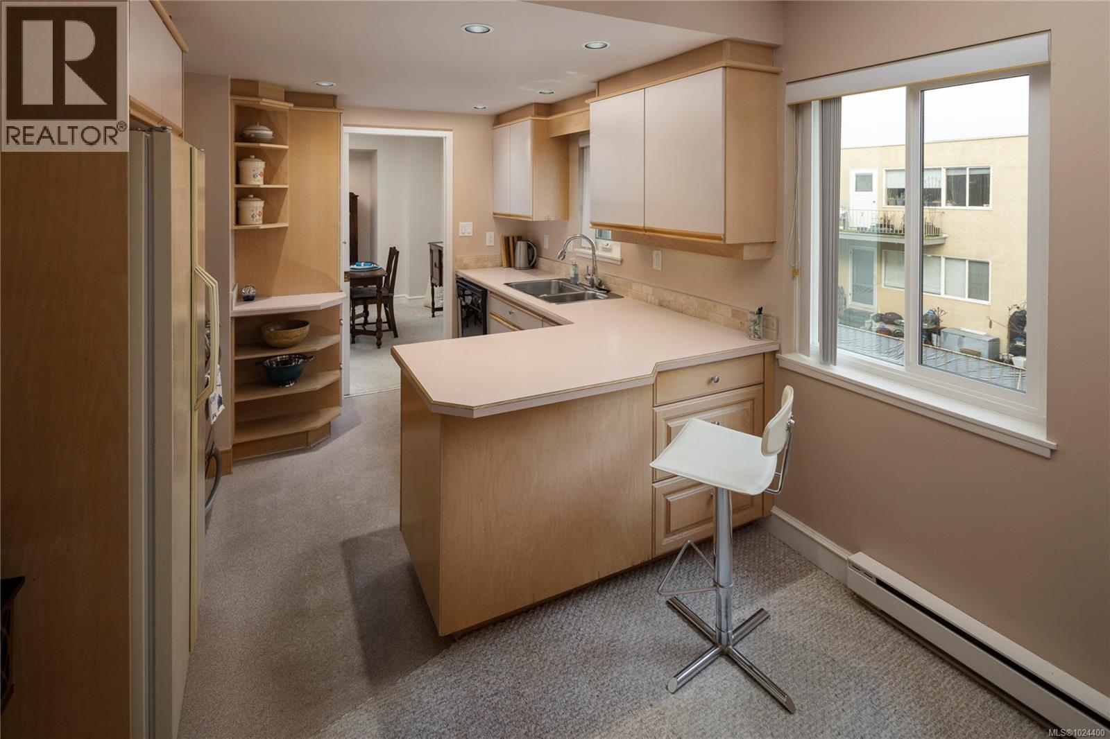 304 2605 Windsor Road, Oak Bay