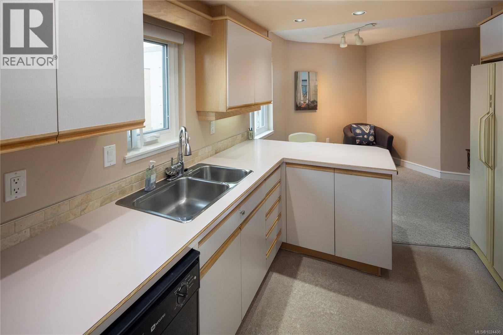 304 2605 Windsor Road, Oak Bay