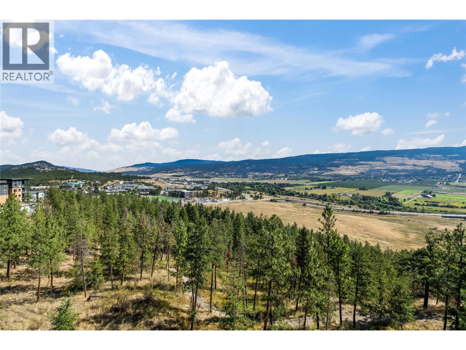 PH17 775 ACADEMY Way, Kelowna