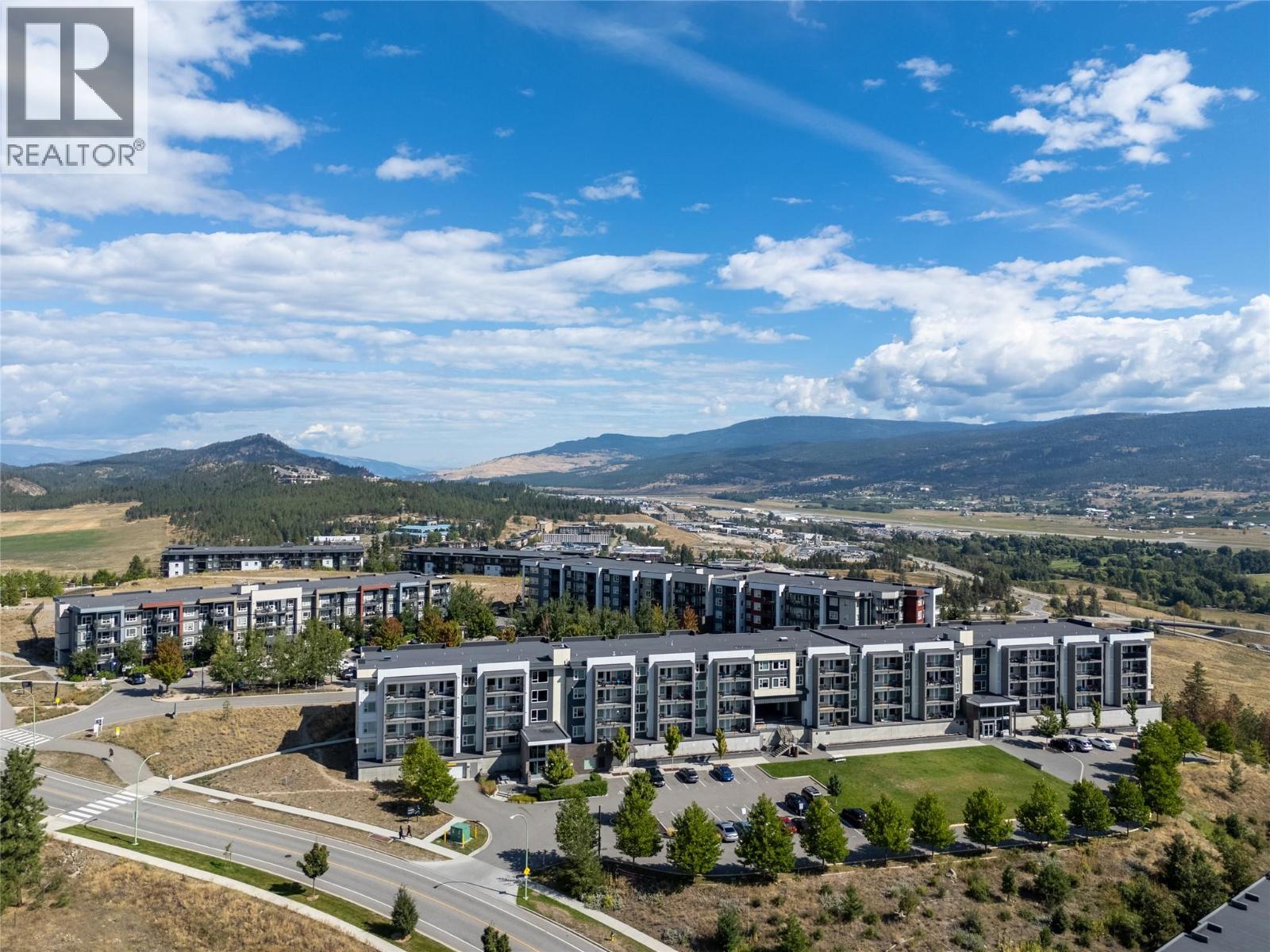 PH17 775 ACADEMY Way, Kelowna