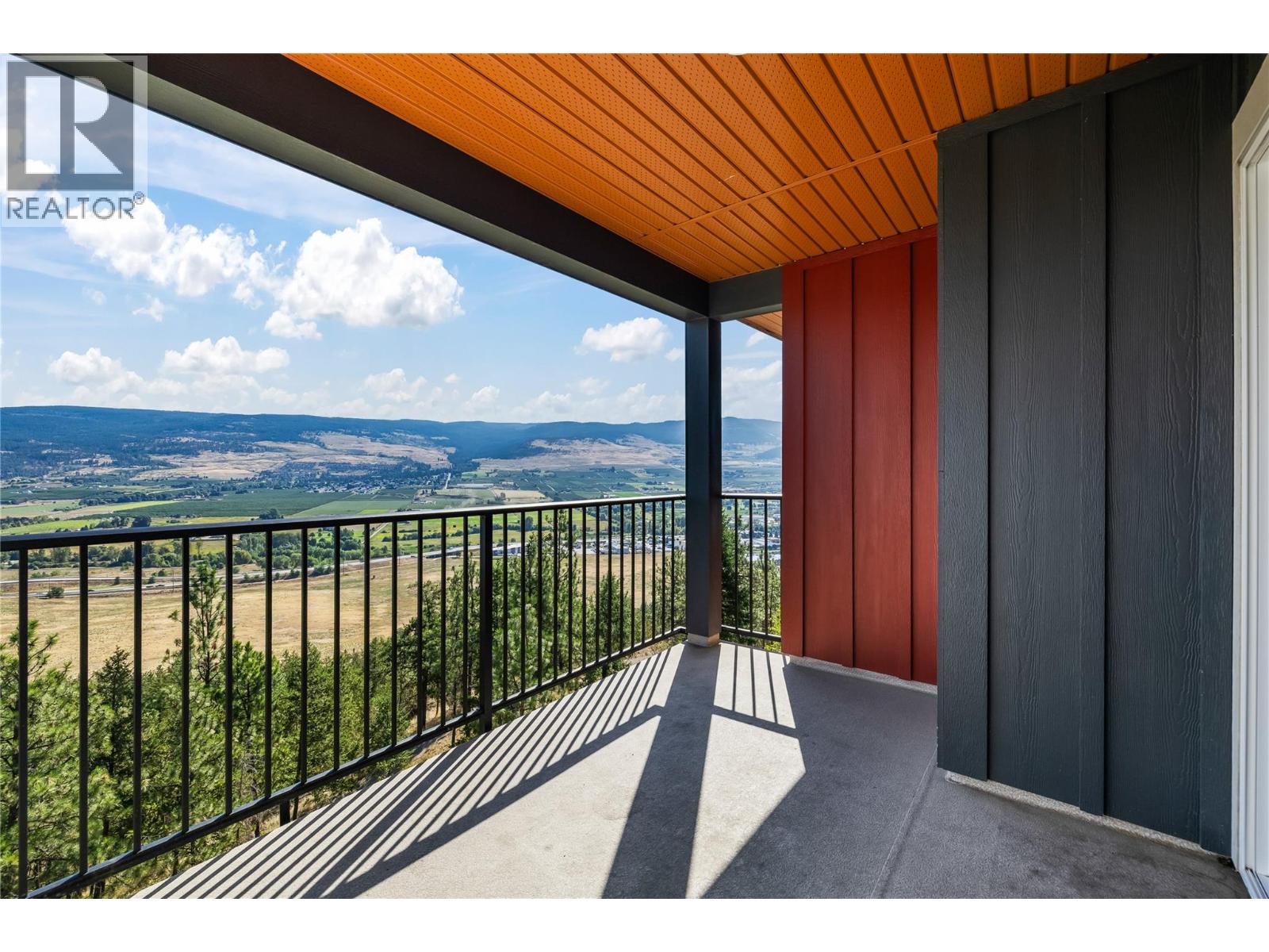 PH17 775 ACADEMY Way, Kelowna