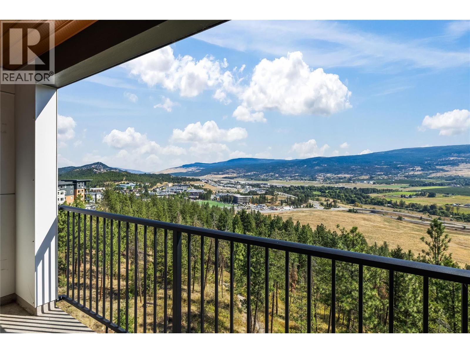 PH17 775 ACADEMY Way, Kelowna