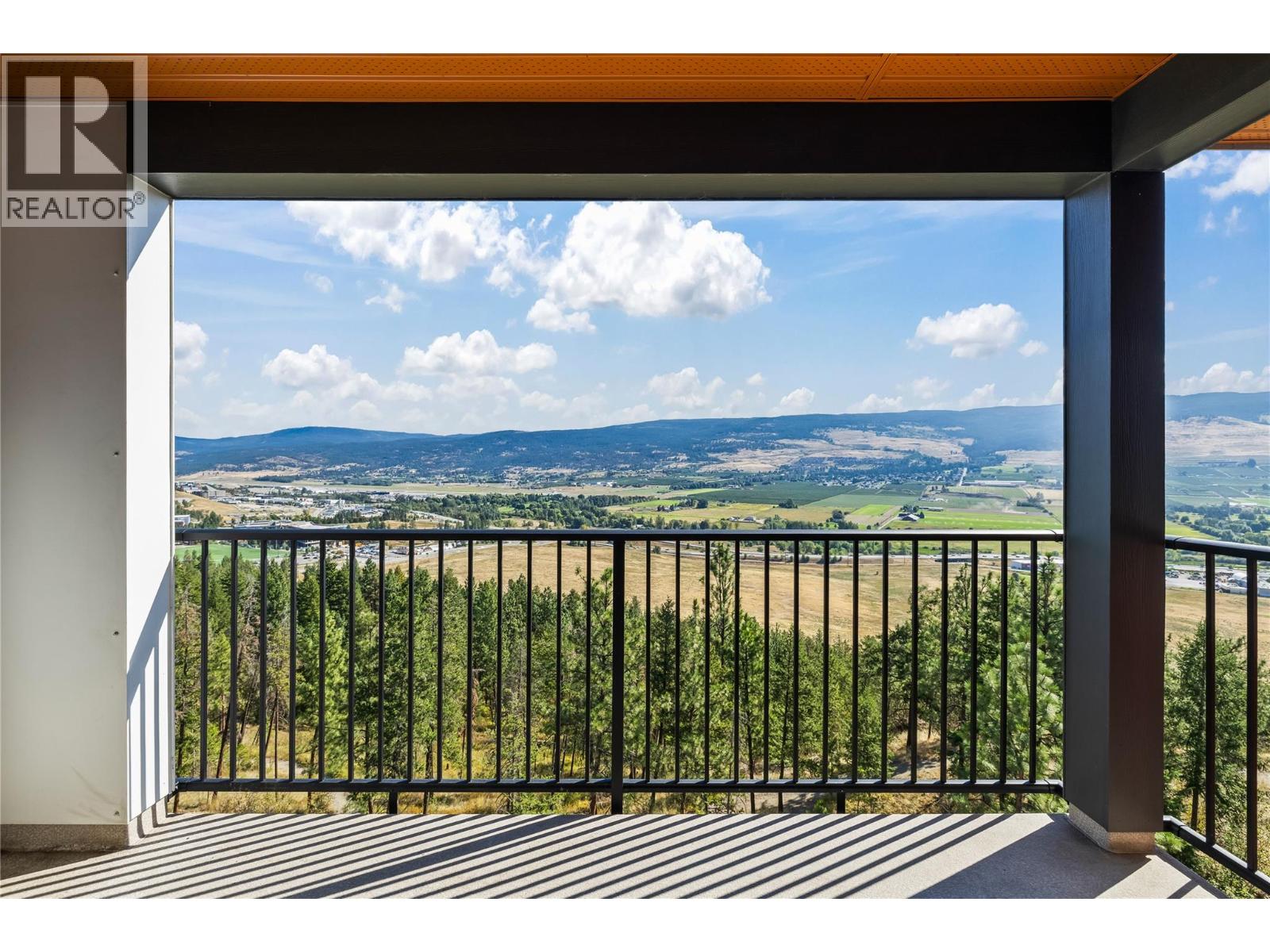 PH17 775 ACADEMY Way, Kelowna