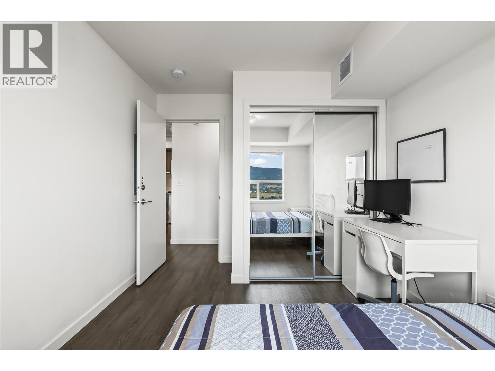 PH17 775 ACADEMY Way, Kelowna