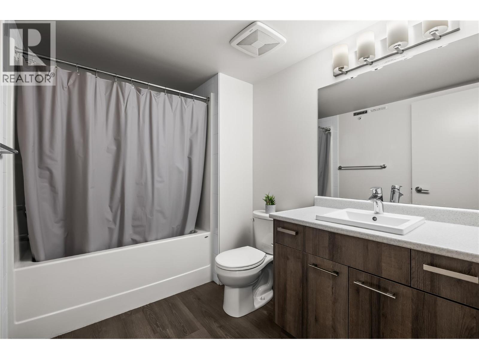 PH17 775 ACADEMY Way, Kelowna