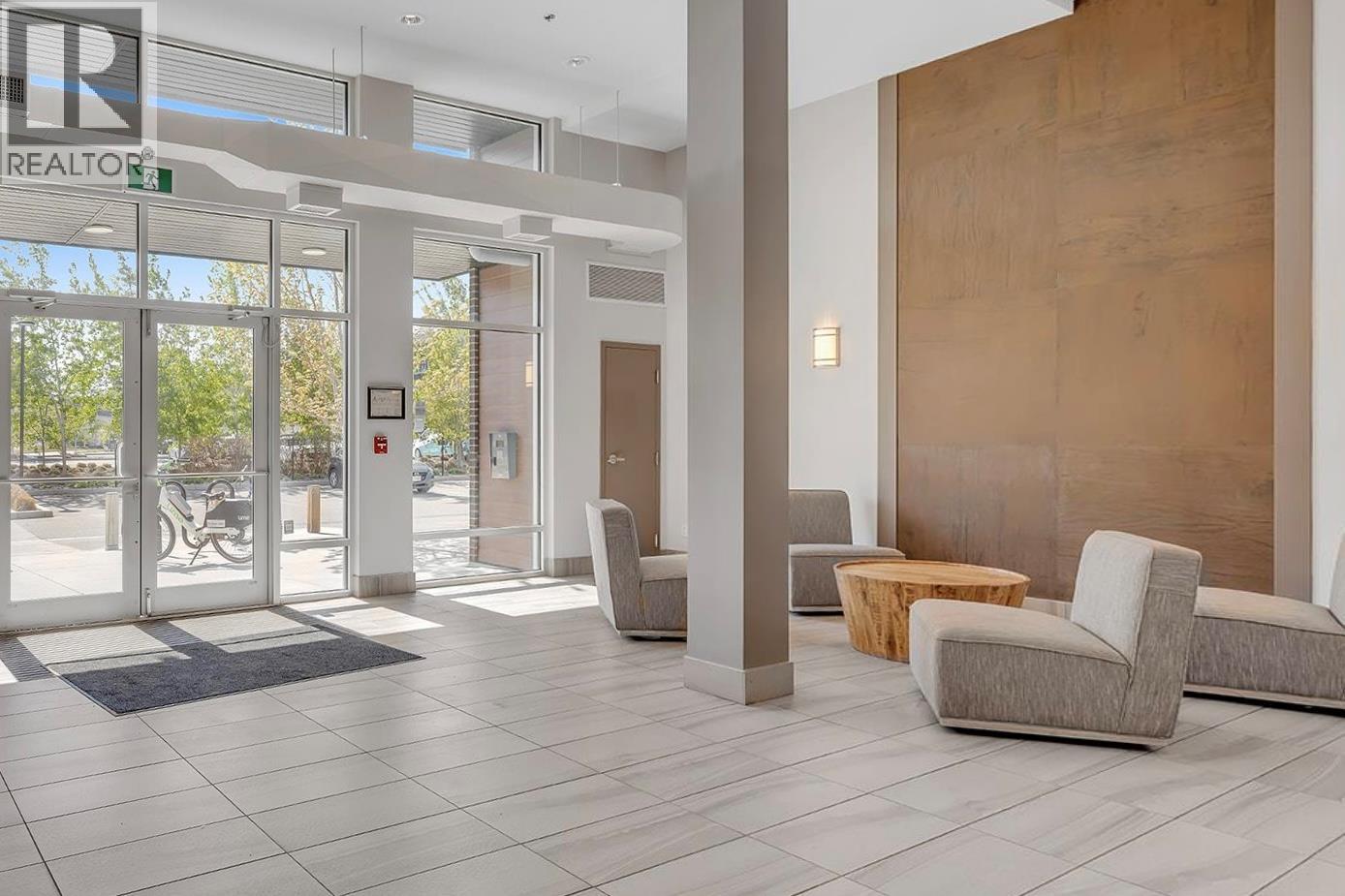 PH17 775 ACADEMY Way, Kelowna