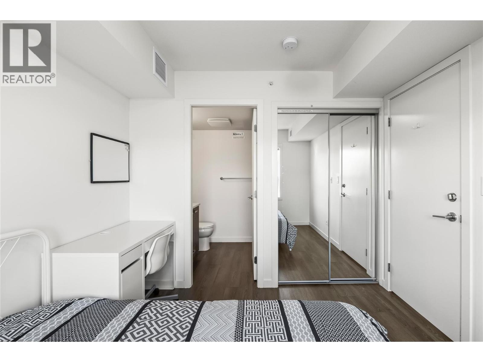 PH17 775 ACADEMY Way, Kelowna