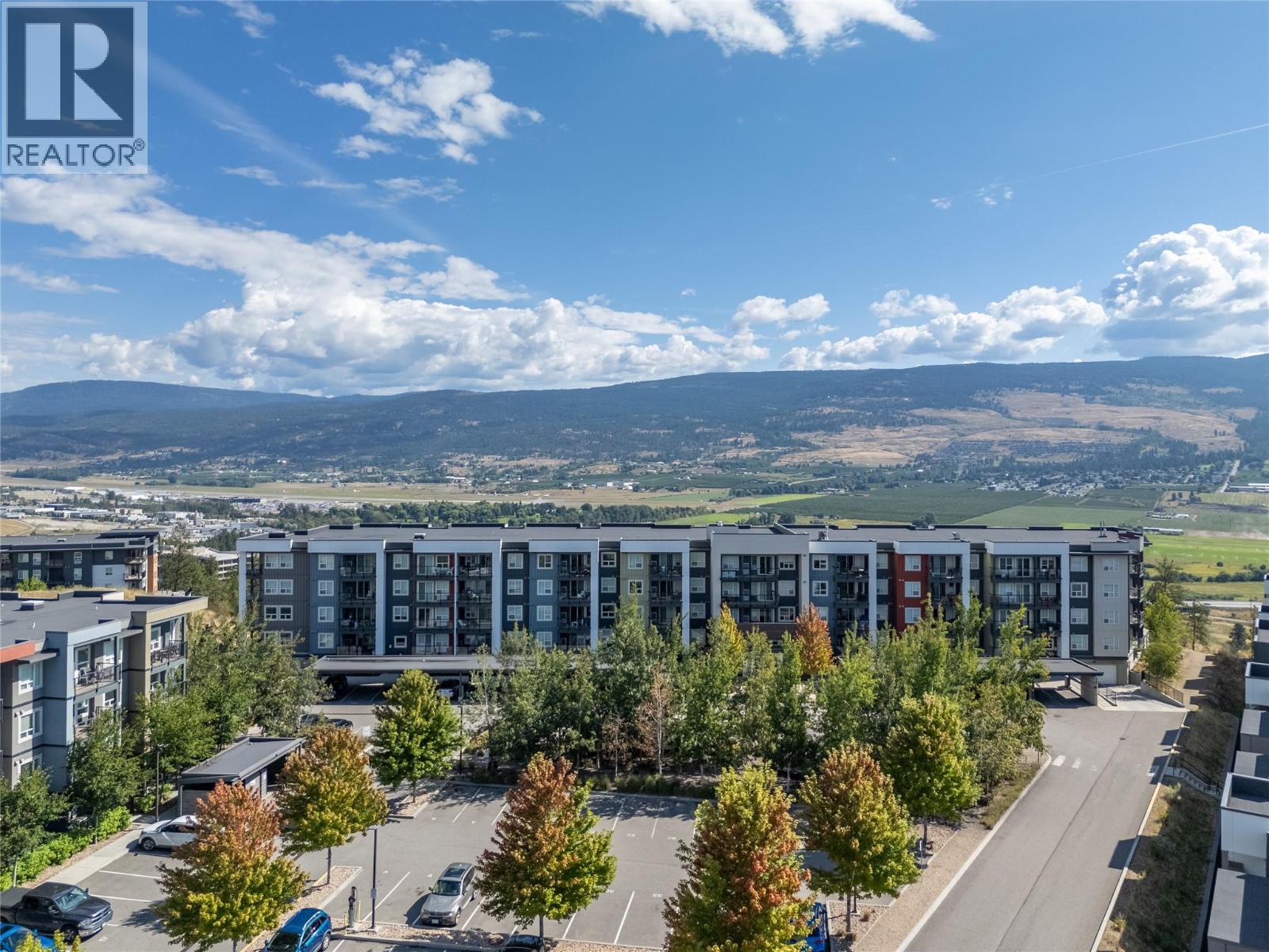 PH17 775 ACADEMY Way, Kelowna