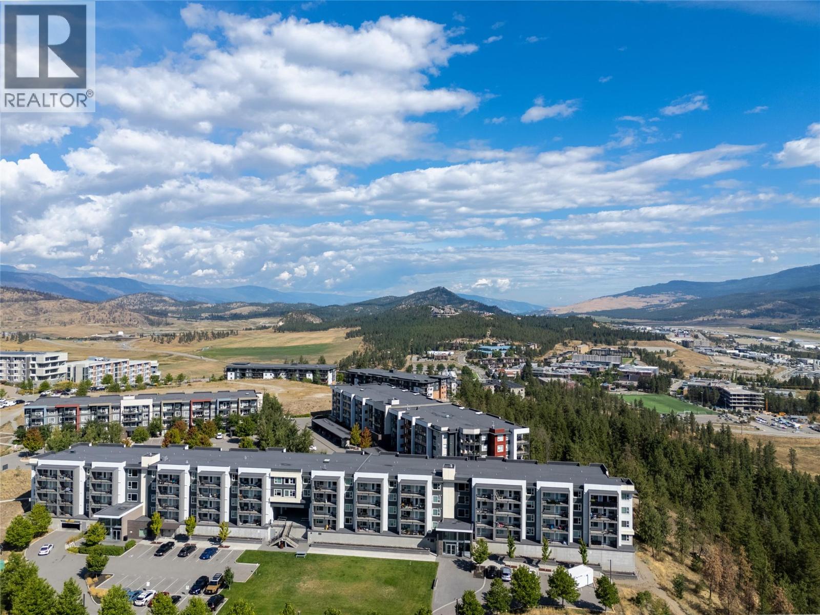 PH17 775 ACADEMY Way, Kelowna