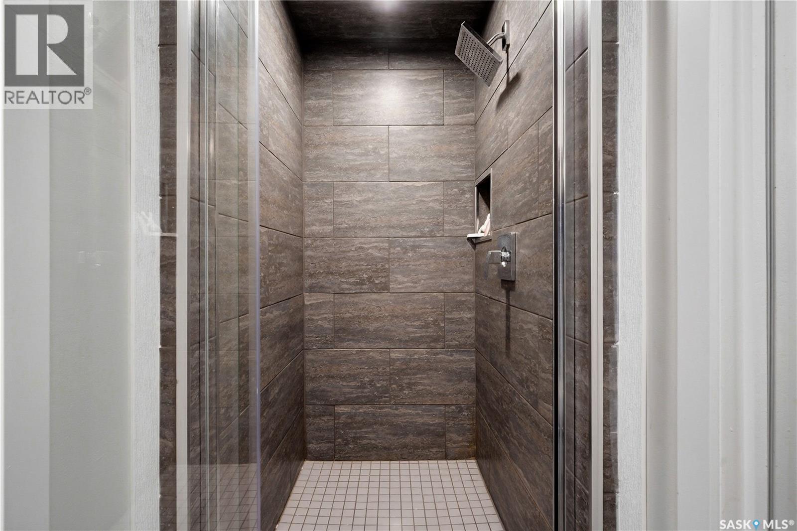 Single Family House 2 Level for Sale in  Rogers ROAD Regina 