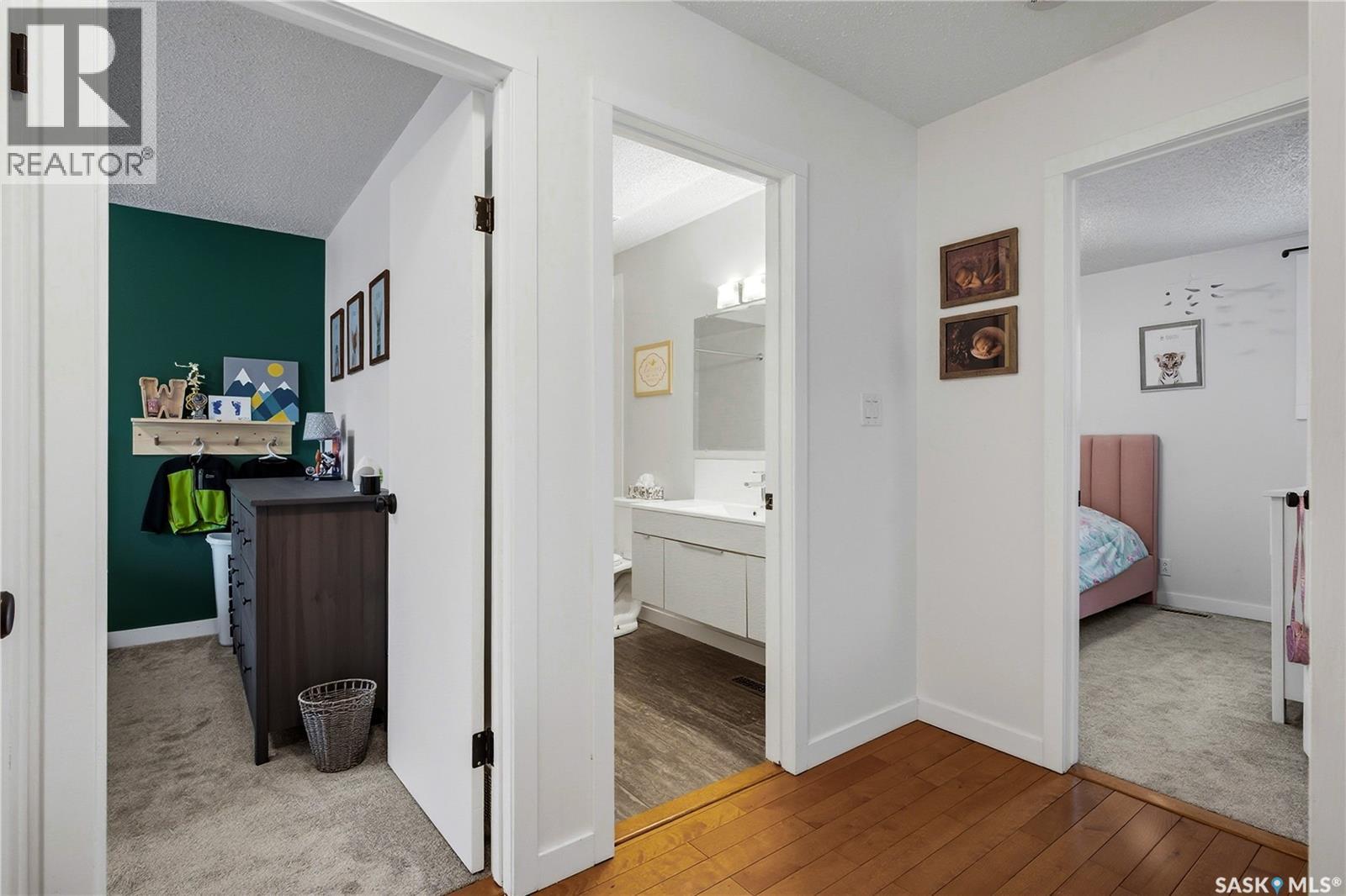 Single Family House 2 Level for Sale in  Rogers ROAD Regina 