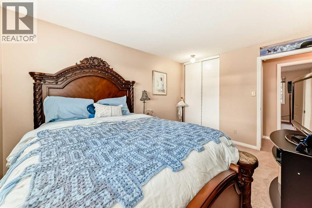 Single Family House for Sale in  Woodbine Boulevard SW Woodbine Calgary 