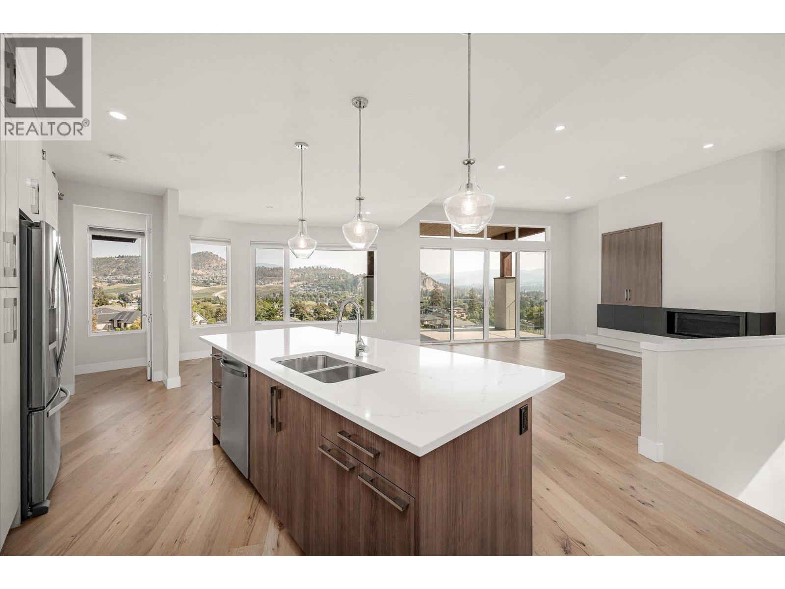  1341 Sladen Crescent, Kelowna