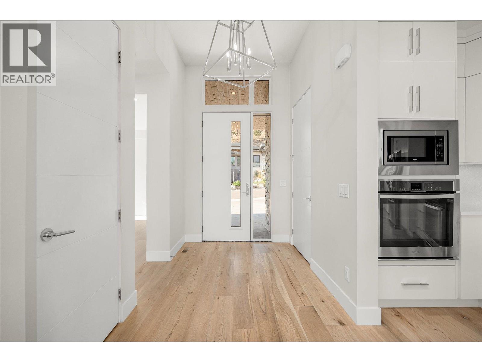  1341 Sladen Crescent, Kelowna