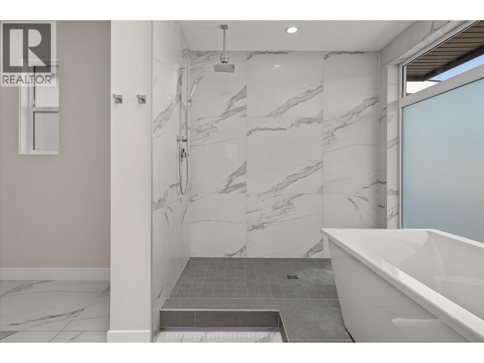  1341 Sladen Crescent, Kelowna