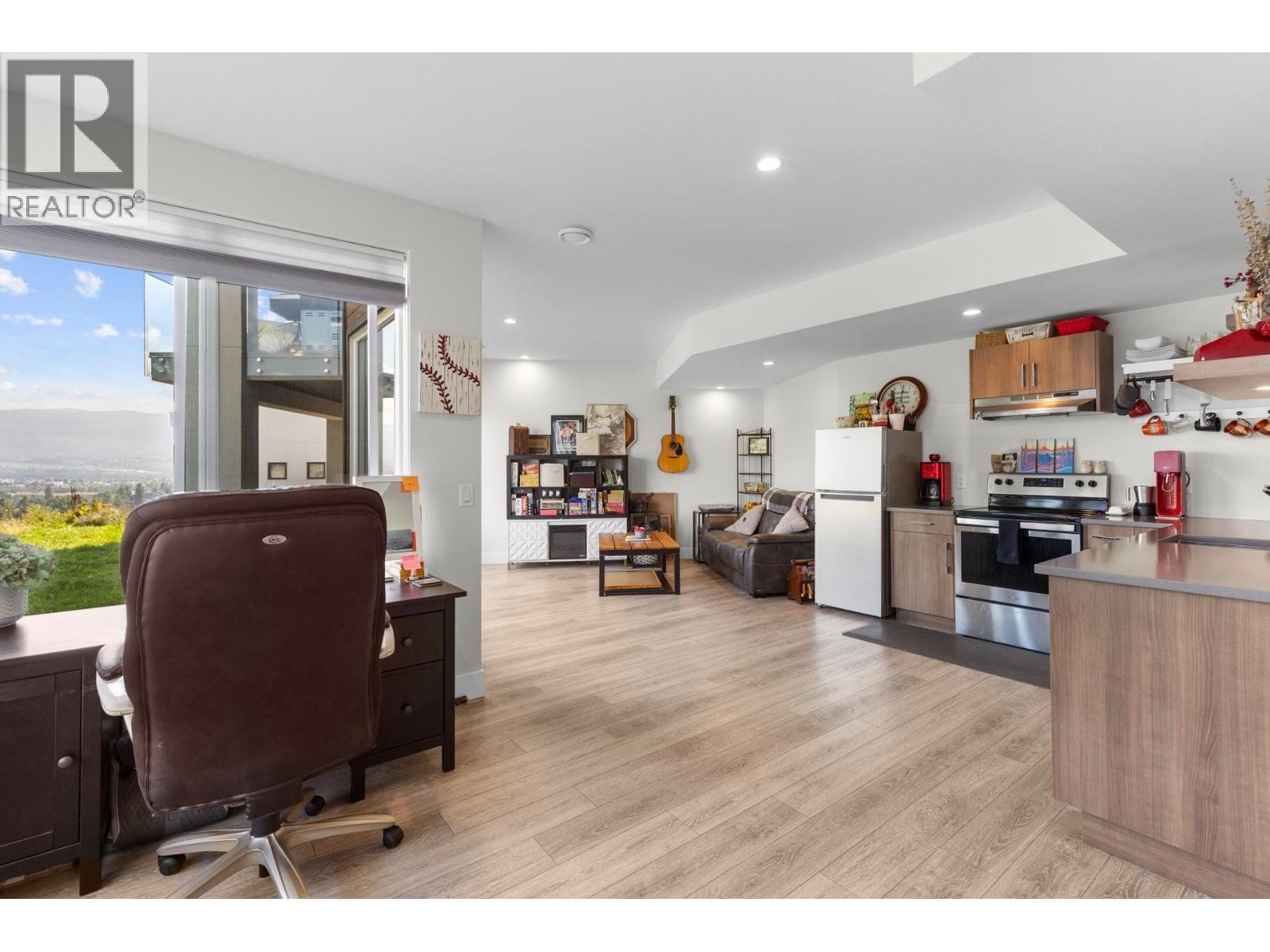  1341 Sladen Crescent, Kelowna