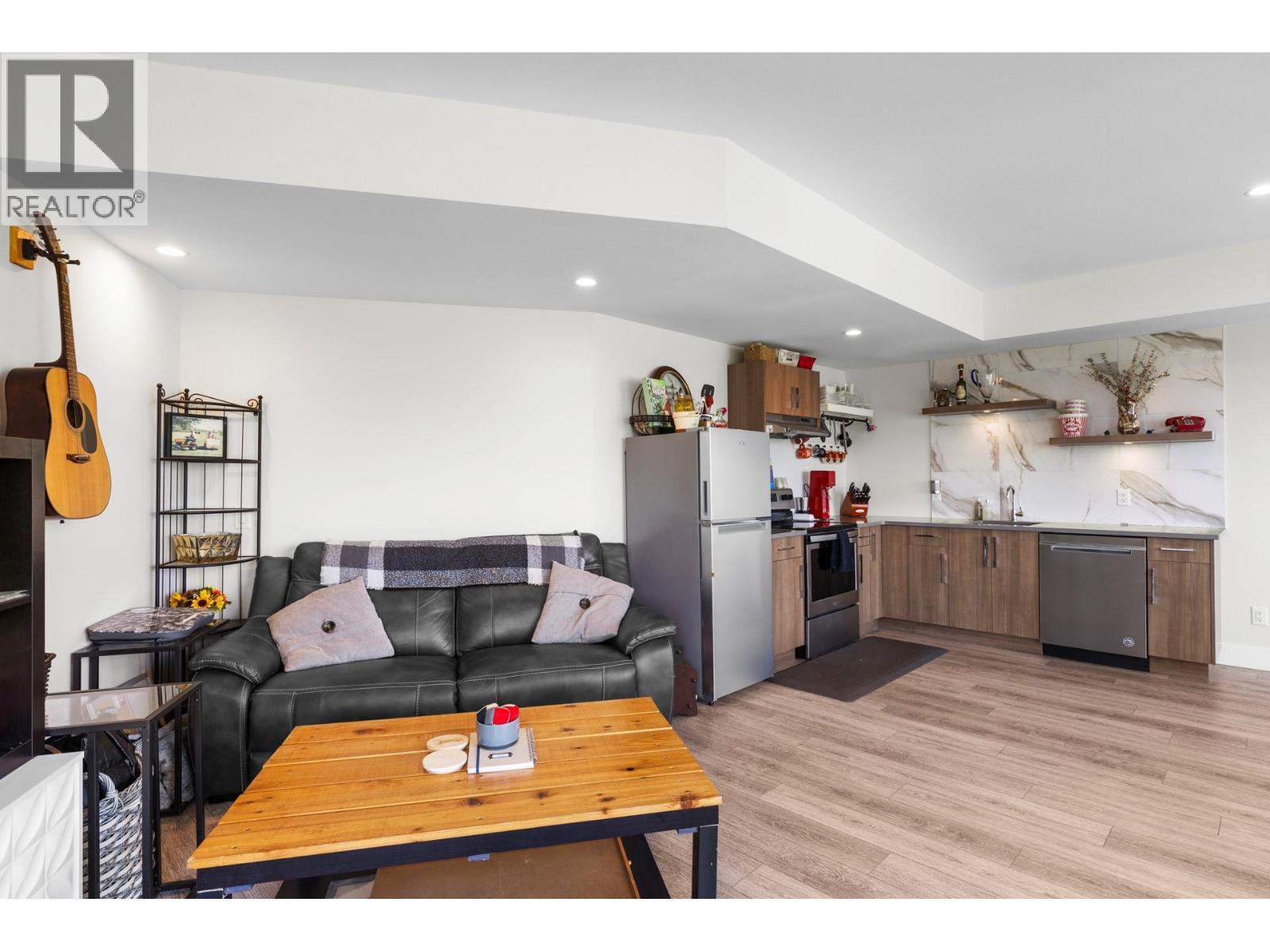  1341 Sladen Crescent, Kelowna