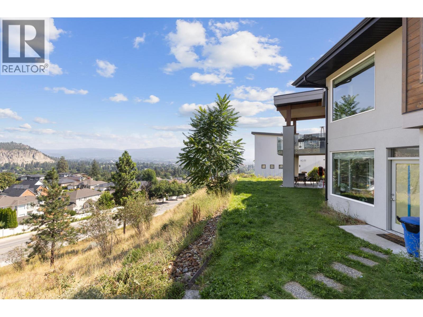  1341 Sladen Crescent, Kelowna