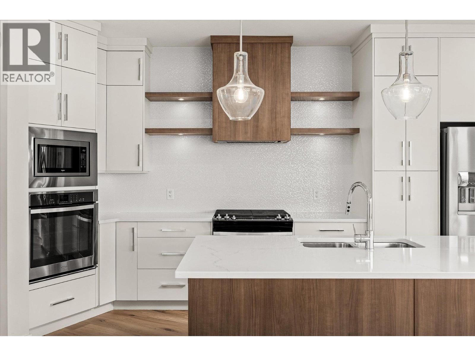  1341 Sladen Crescent, Kelowna