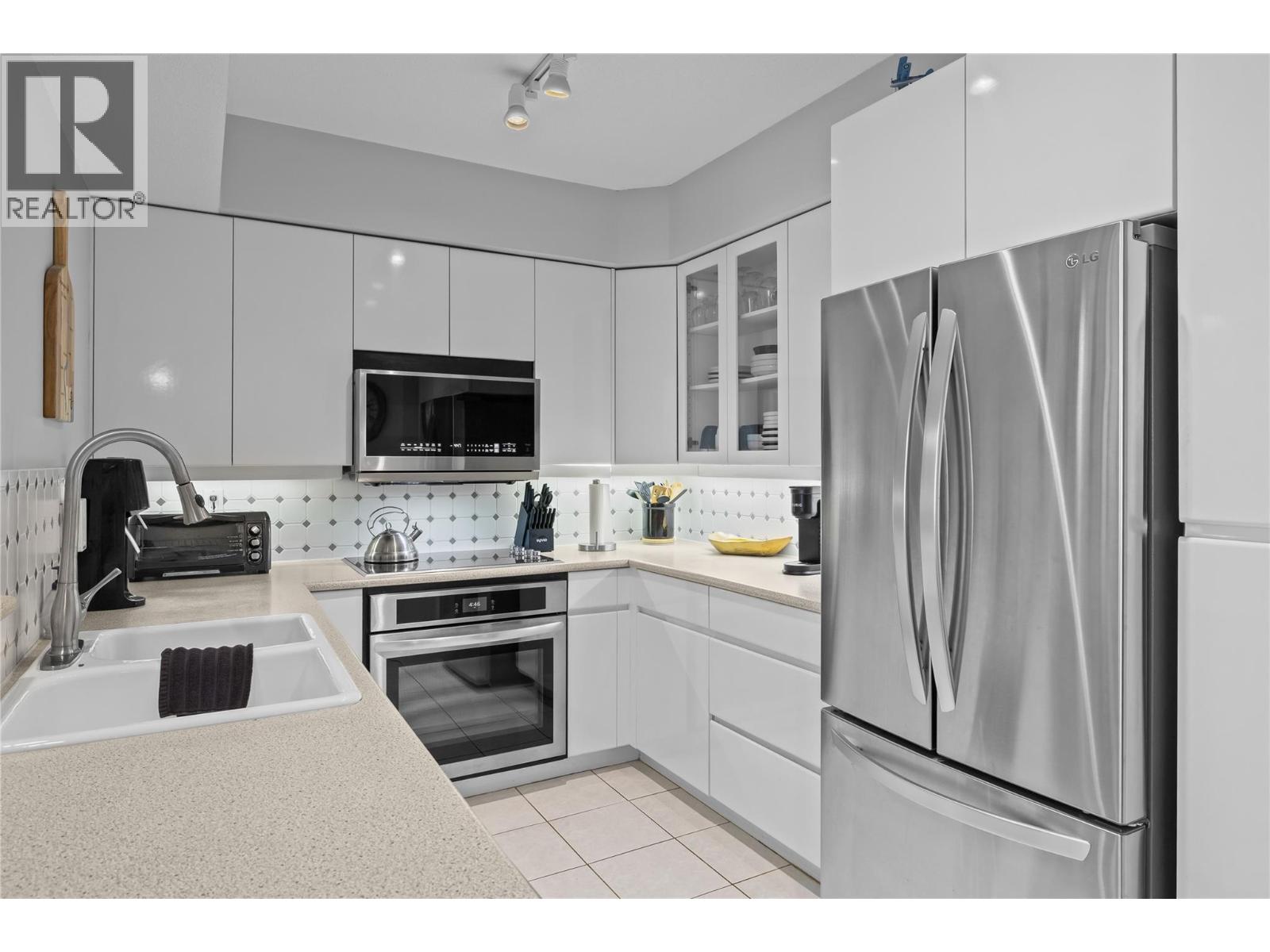 706 1152 Sunset Drive, Kelowna