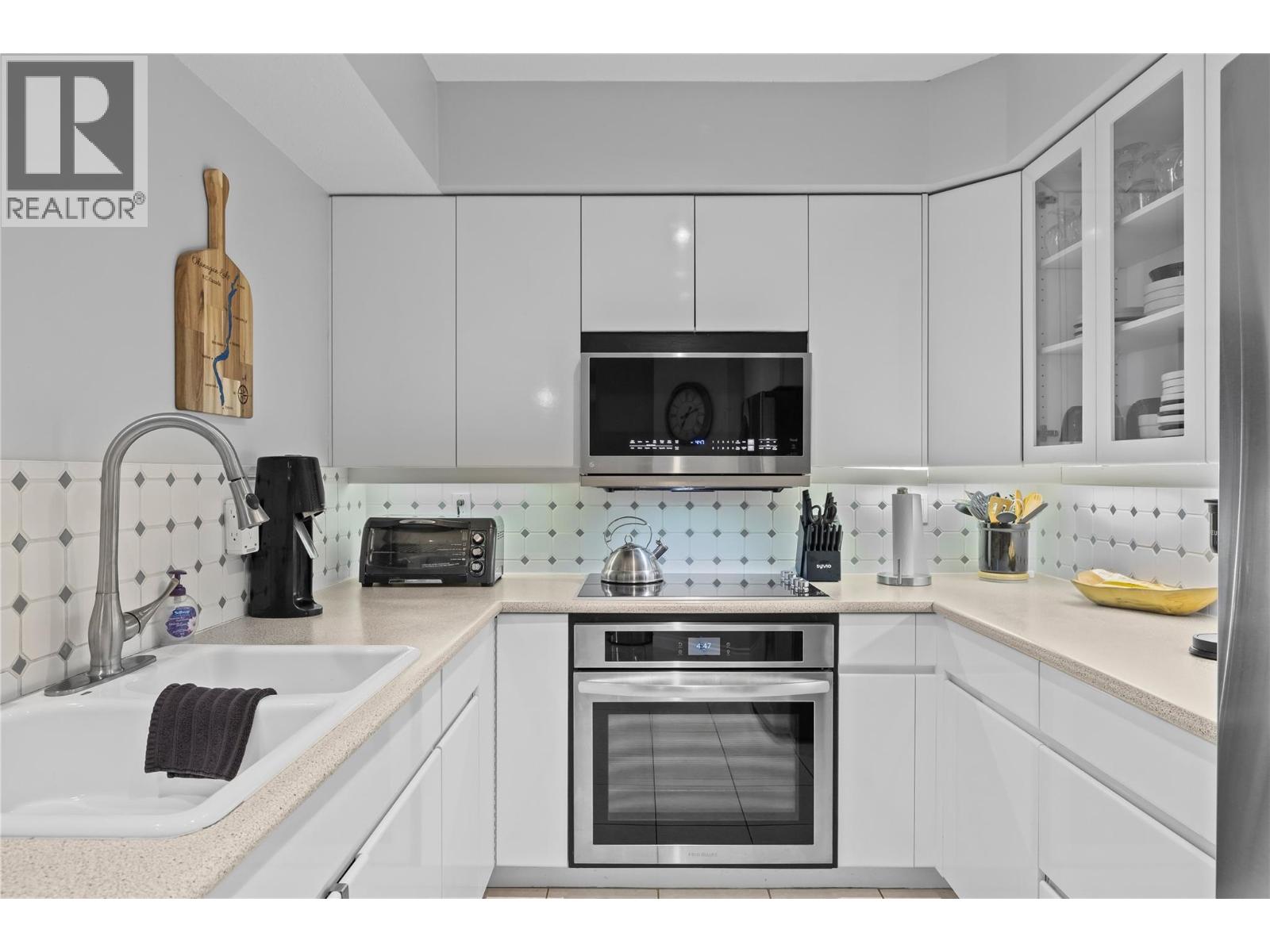 706 1152 Sunset Drive, Kelowna