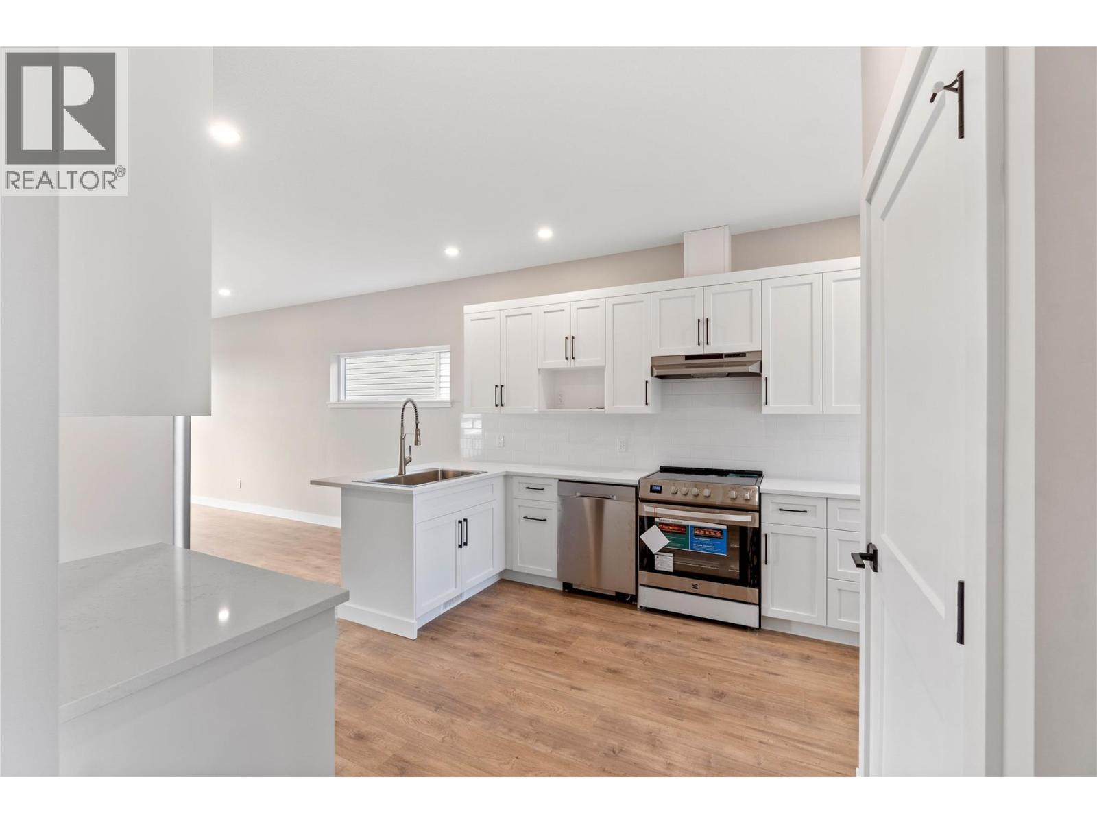 300 BROOKE Drive - 18