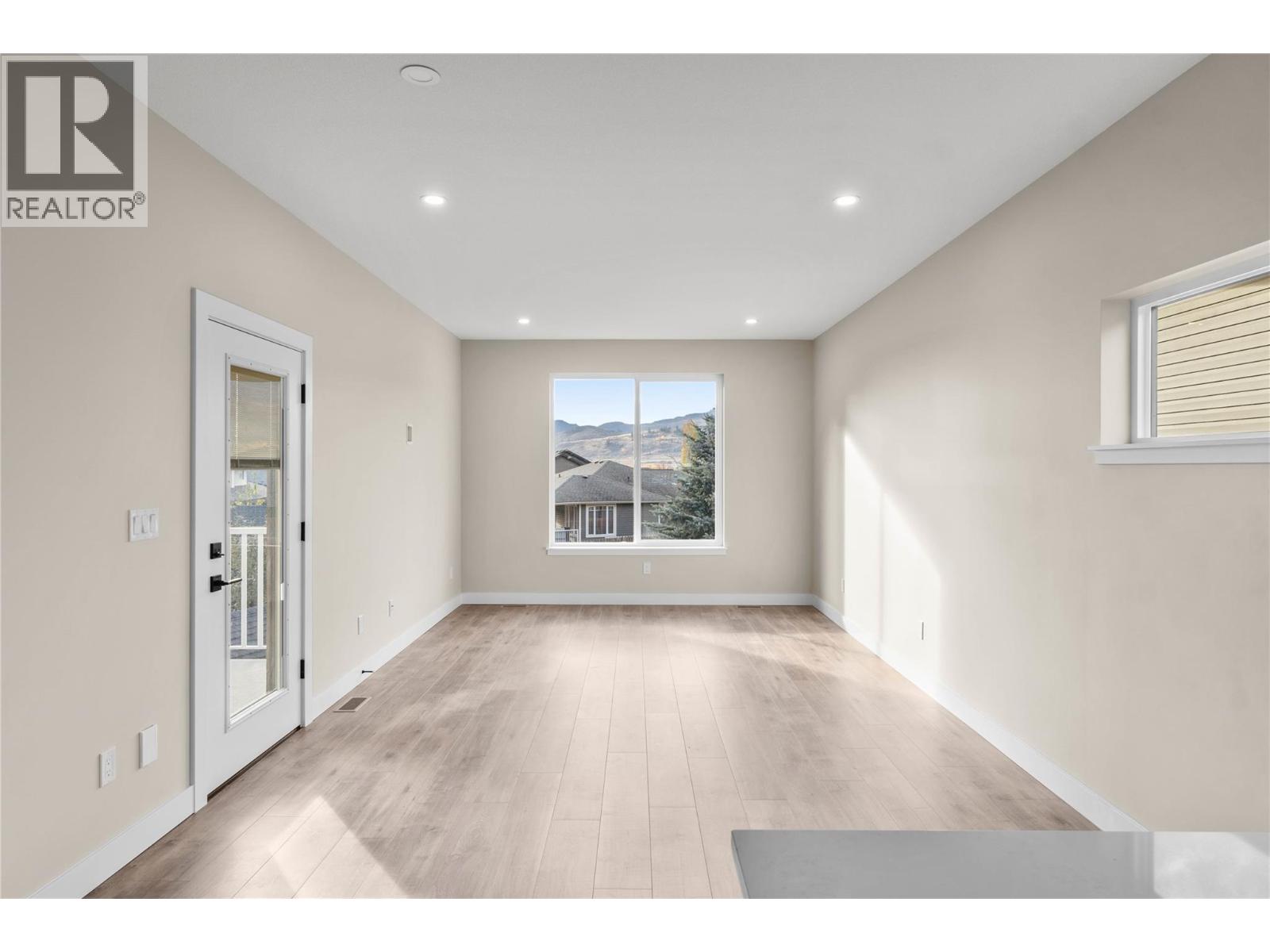 300 BROOKE Drive - 7