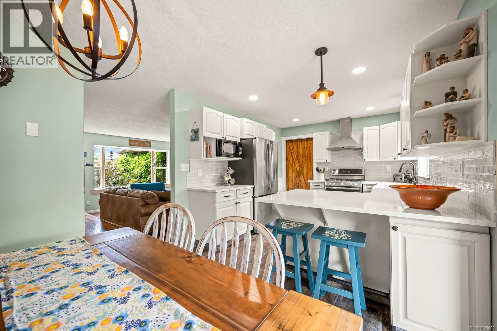 3879 Wavecrest Rd, Campbell River