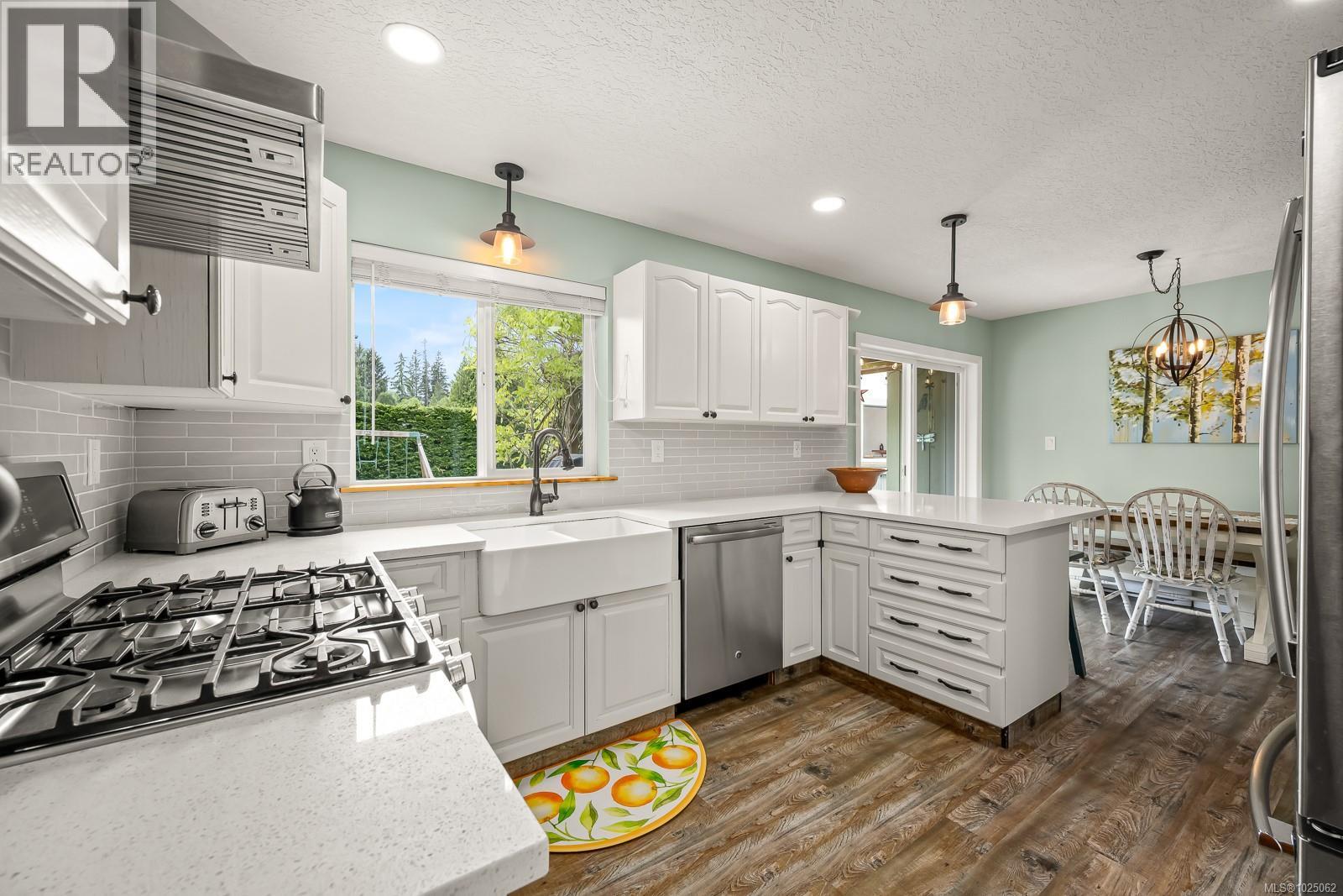 3879 Wavecrest Rd, Campbell River