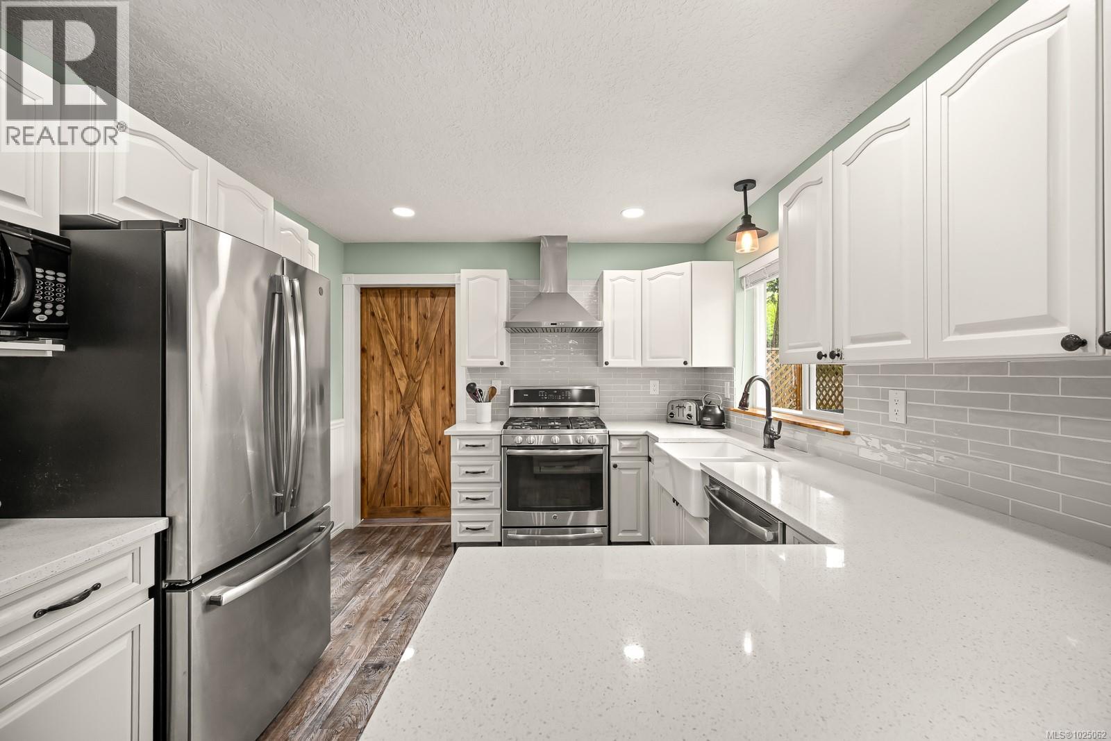 3879 Wavecrest Rd, Campbell River