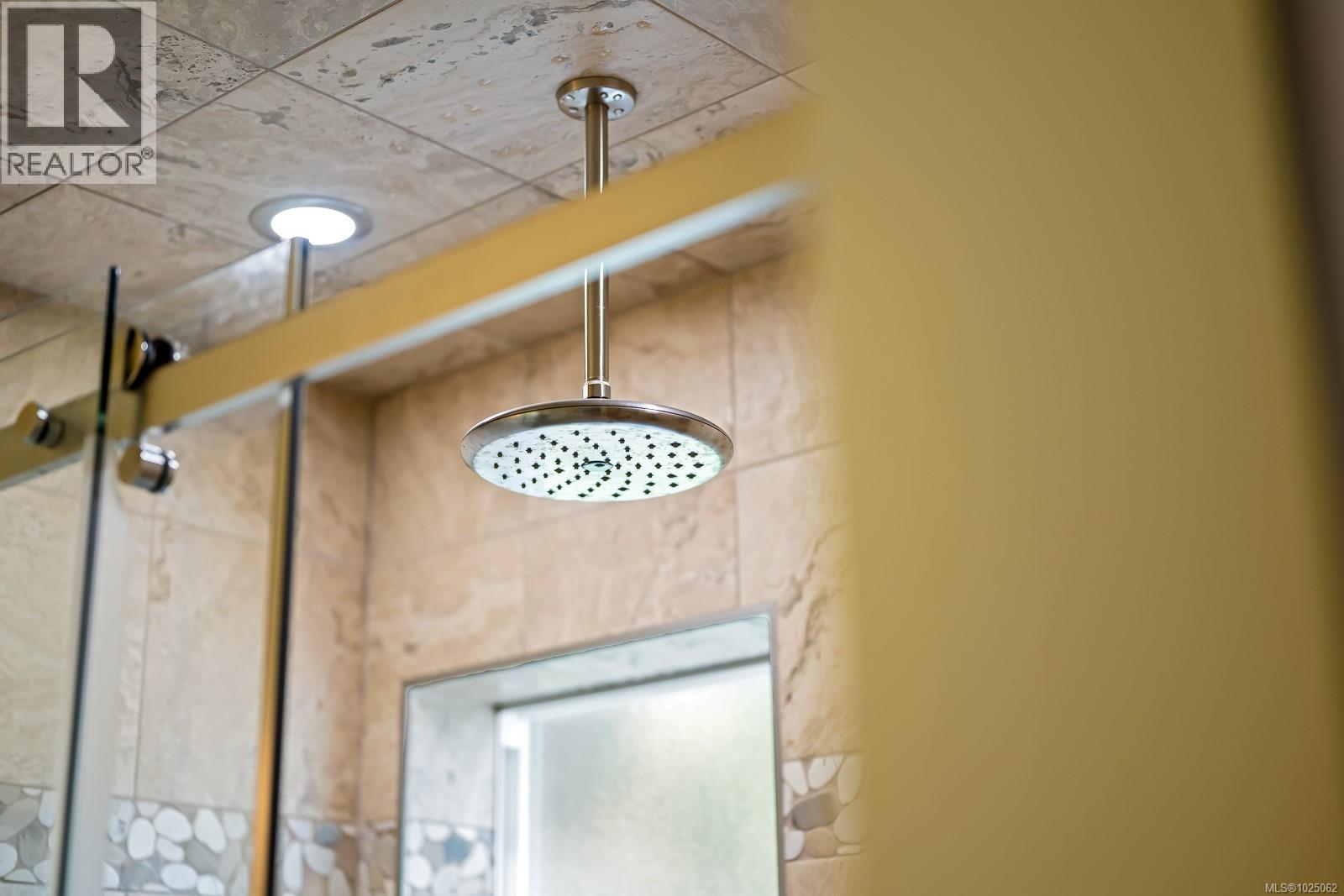 3879 Wavecrest Rd, Campbell River