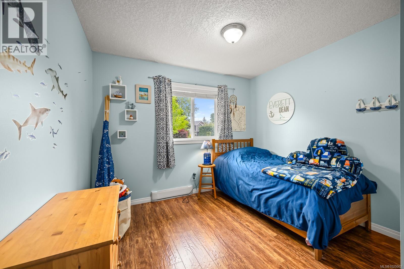 3879 Wavecrest Rd, Campbell River