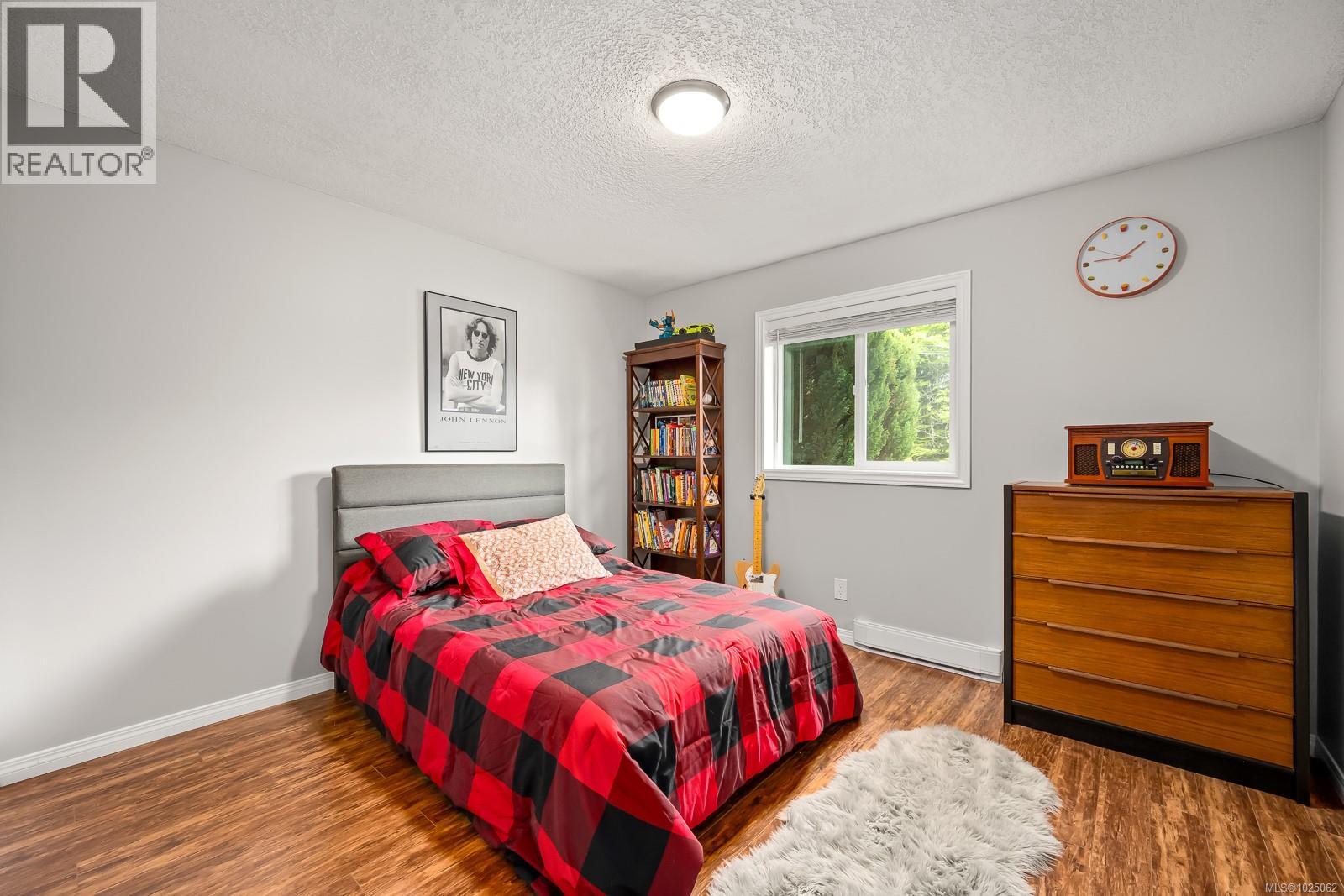 3879 Wavecrest Rd, Campbell River